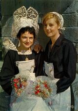 Cartolis Concarneau (Finistère) - Coiffes et costumes de Concarneau poprtés lors de ...