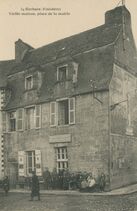 Cartolis Carhaix-Plouguer (Finistère) - Vieille maison, place de la mairie