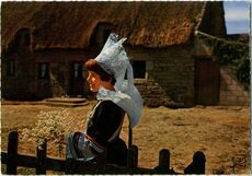 Cartolis Pont-Aven (Finistère) - Chaumière Bretonne et Jeune Fille en costume de P ...