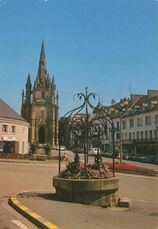 Cartolis Hennebont (Morbihan) - Le puits ferré à la belle armature de fer forgé ...