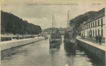 Cartolis Morlaix (Finistère) - Torpilleurs accouplés sortant du Port.