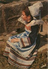 Cartolis Sans (Finistère) - Jeune fille du groupe Fleurs d'Ajoncs