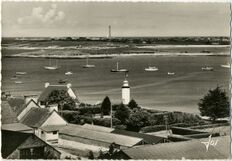 Cartolis Landéda (Finistère) - Le Port avec vue sur le Phare de l'Ile Vierge