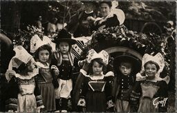 Cartolis Pont-Aven (Finistère) - Costumes et coiffes de PONT-AVEN