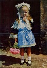 Cartolis Châteaulin (Finistère) - Fillette en costume du pays de CHATEAULIN