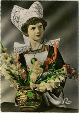 Cartolis Pont-Aven (Finistère) - L'élégance du costume de Pont-Aven