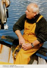 Cartolis Lesconil (Finistère) - Un pêcheur de crustacés.