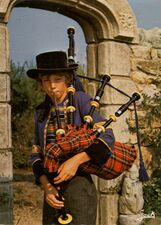 Cartolis Aucune (Finistère) - Jeune sonneur de biniou