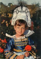 Cartolis Sans (Finistère) - Fillette en costume de la région de FOUESNANT-BEN ...