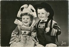 Cartolis Aucune (Finistère) - Enfants en costume de fête des régions de SCAER, ...