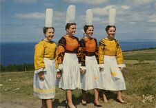 Cartolis Aucune (Finistère) - Coiffes et costumes du pays Bigouden.